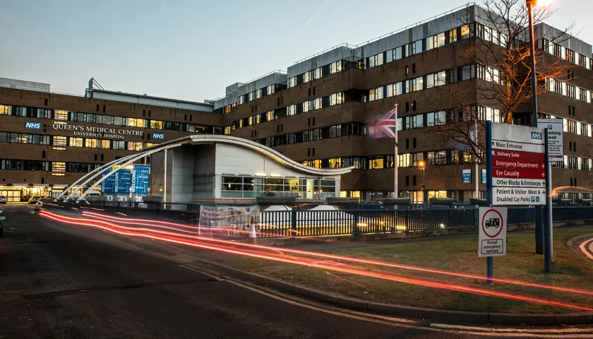 05 CM20796 QMC Exterior Night HOSPITAL2018